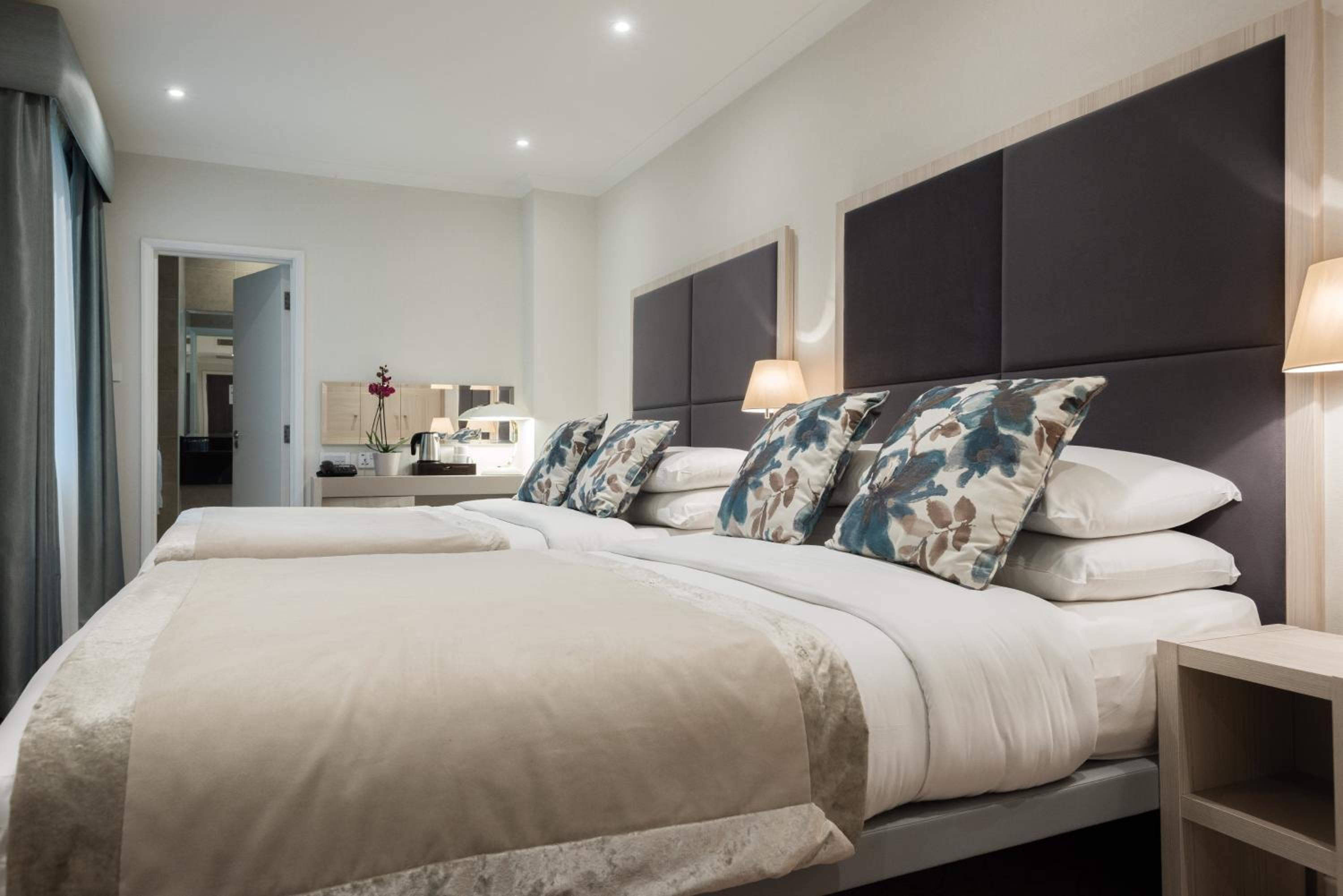 FAMILY, DOUBLE BED