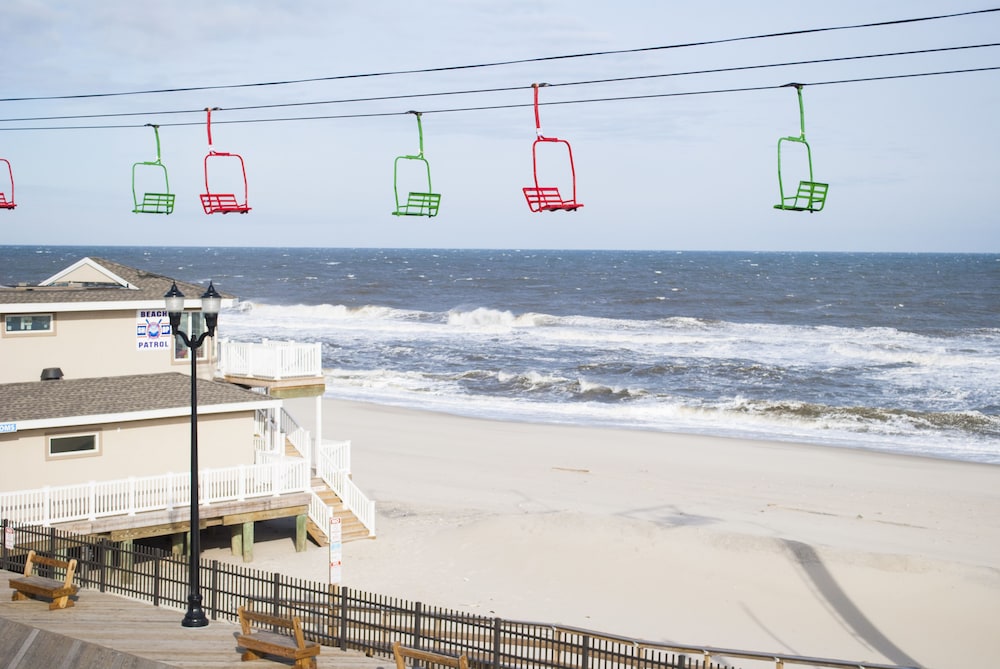 Boardwalk Hotel Charlee Beach House Rentals 35/50