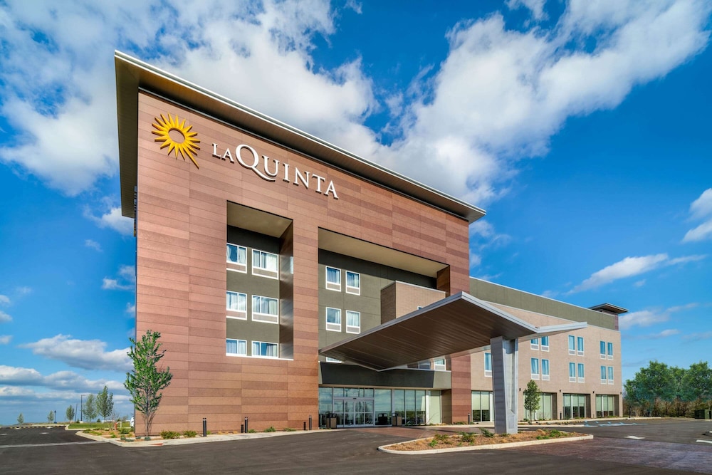 La Quinta Inn & Suites by Wyndham Louisville East 2/45