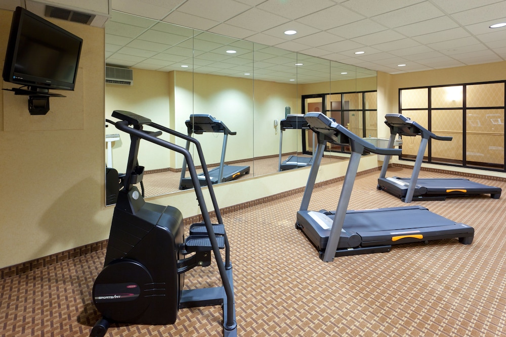 Holiday Inn Express & Suites North East 31/53