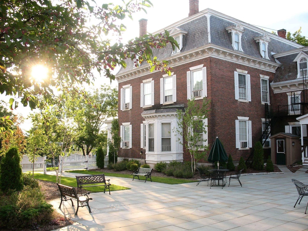 Middlebury Inn 65/68