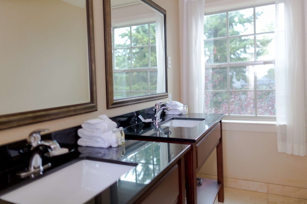 Wingate by Wyndham Bellingham Heritage Inn 36/48