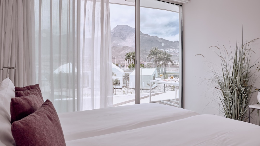 Serenity, 2 Bedrooms, Suite, Double and Twin Beds, Mountain View