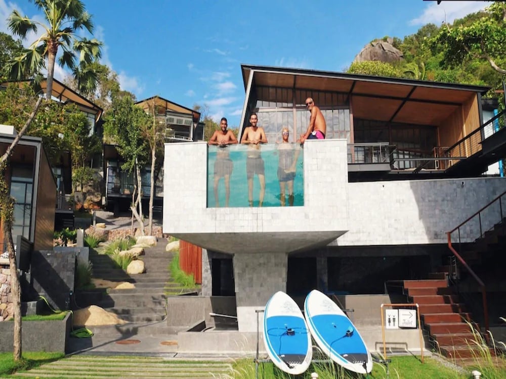 The Cabin Beach Resort 12/63