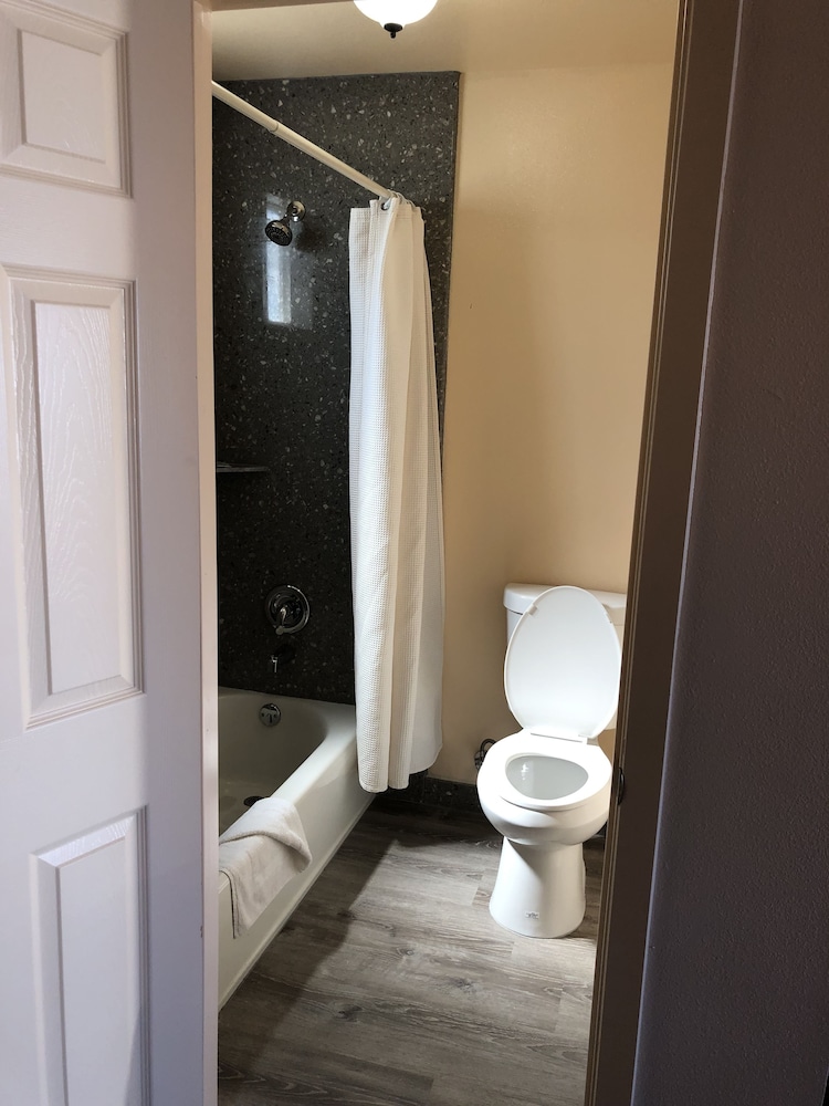 Blue Seal Inn 6/34