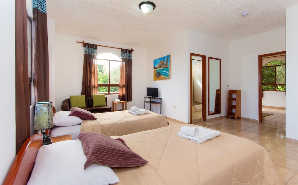 Twin Lodge Galapagos Hotel 20/68