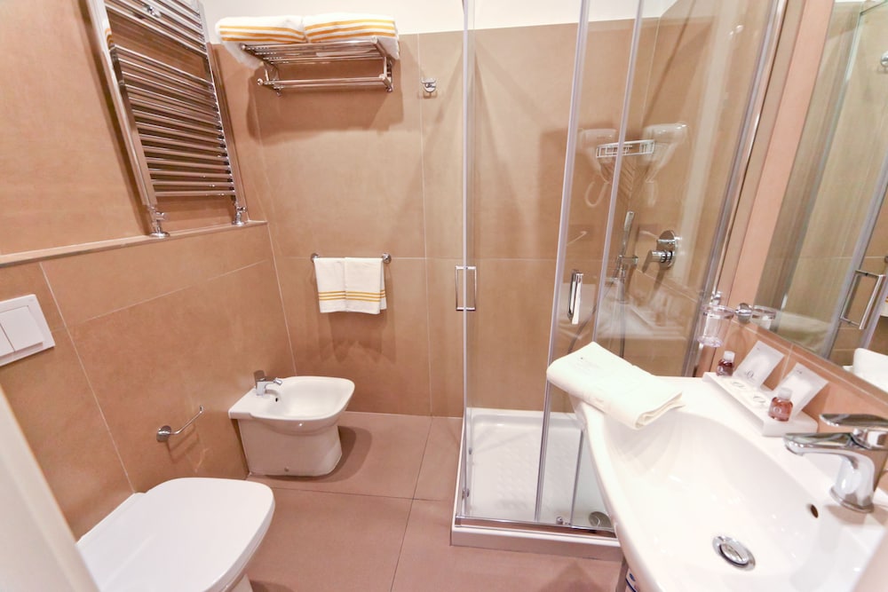 7th Floor Suite 45/50
