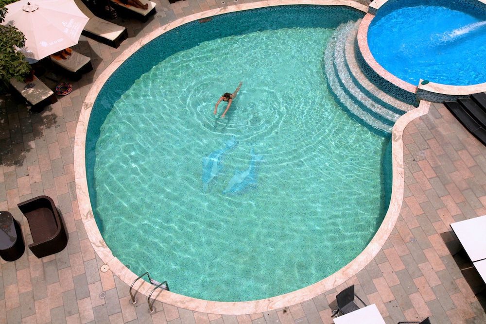 The Light Hotel Resort 8/70