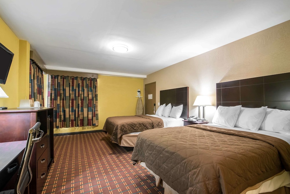 Rodeway Inn Towanda 12/36