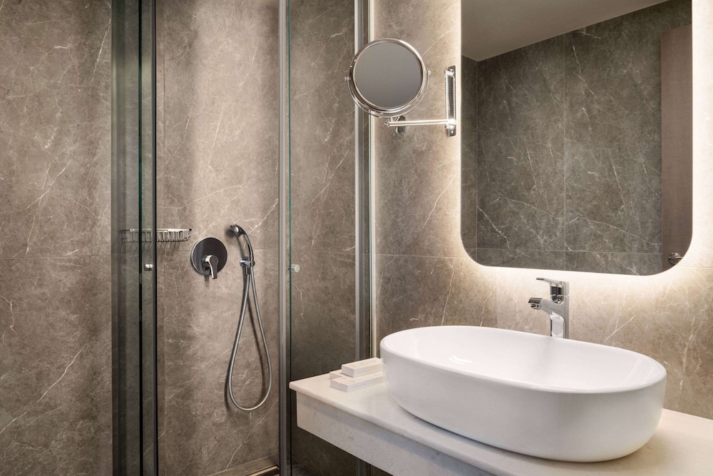 Zeus Essence Athens Central, Trademark Collection by Wyndham 62/63