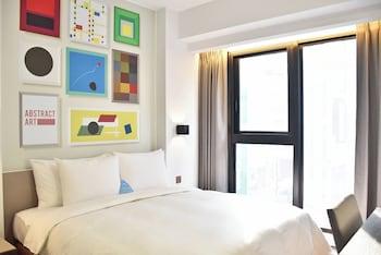 Room, City View