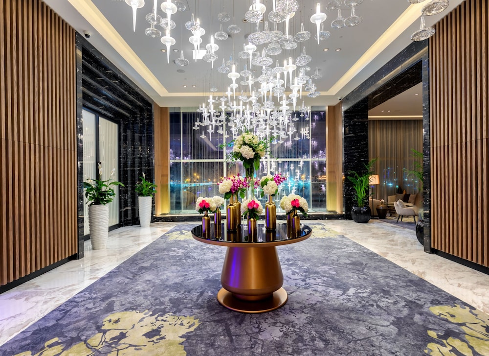 Taj Jumeirah Lakes Towers 63/77