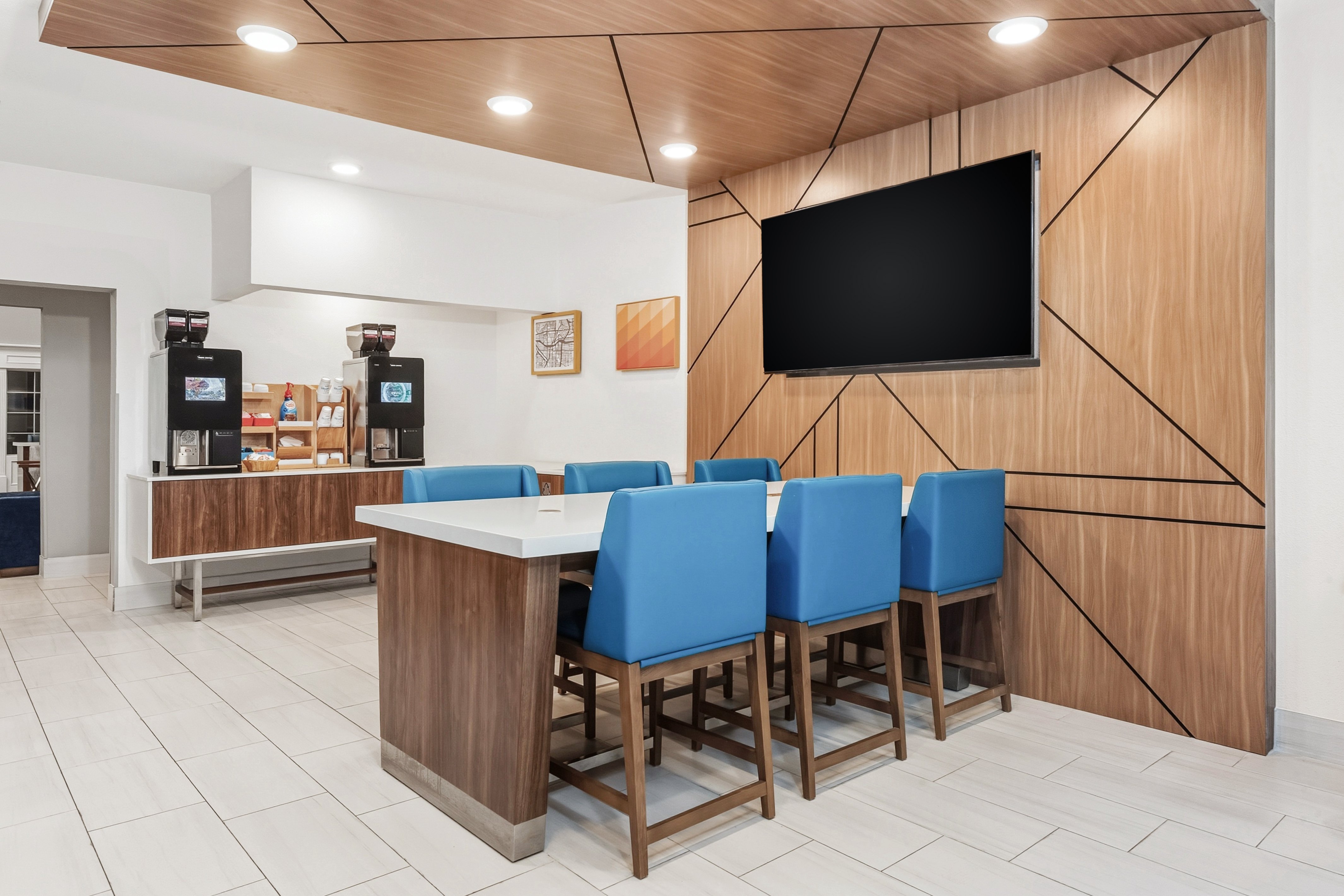 Holiday Inn Express & Suites Bloomington - Normal, an IHG Hotel 64/69