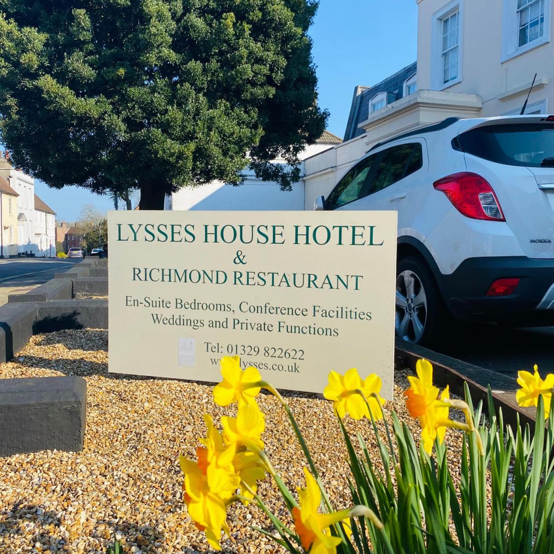 Lysses House Hotel 4/52
