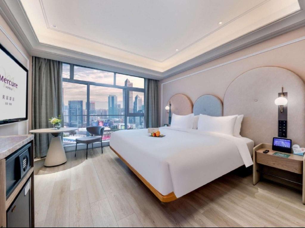 Room at Guangzhou Tianhe Sports Center Mercure Hotel, GUANGZHOU