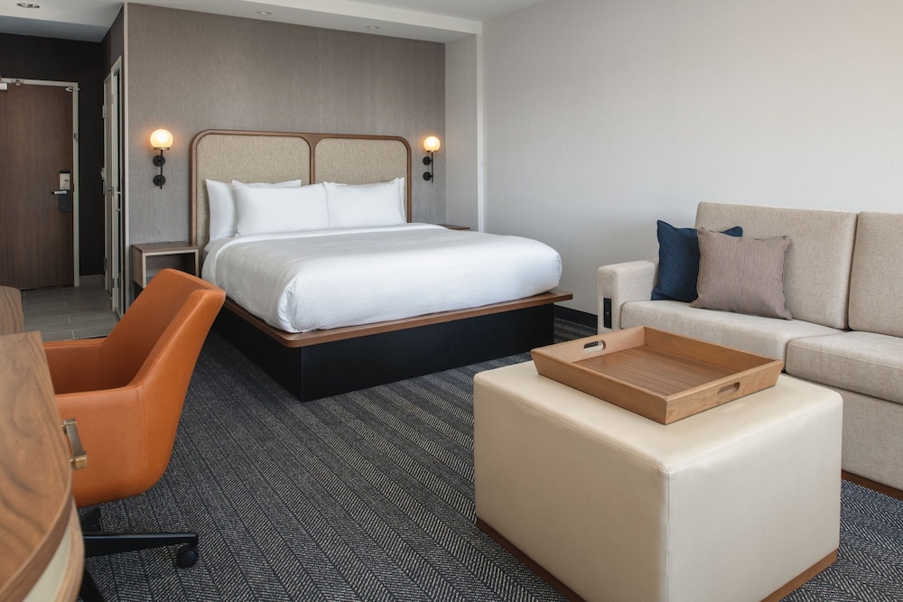 Courtyard by Marriott Santa Cruz 10/36