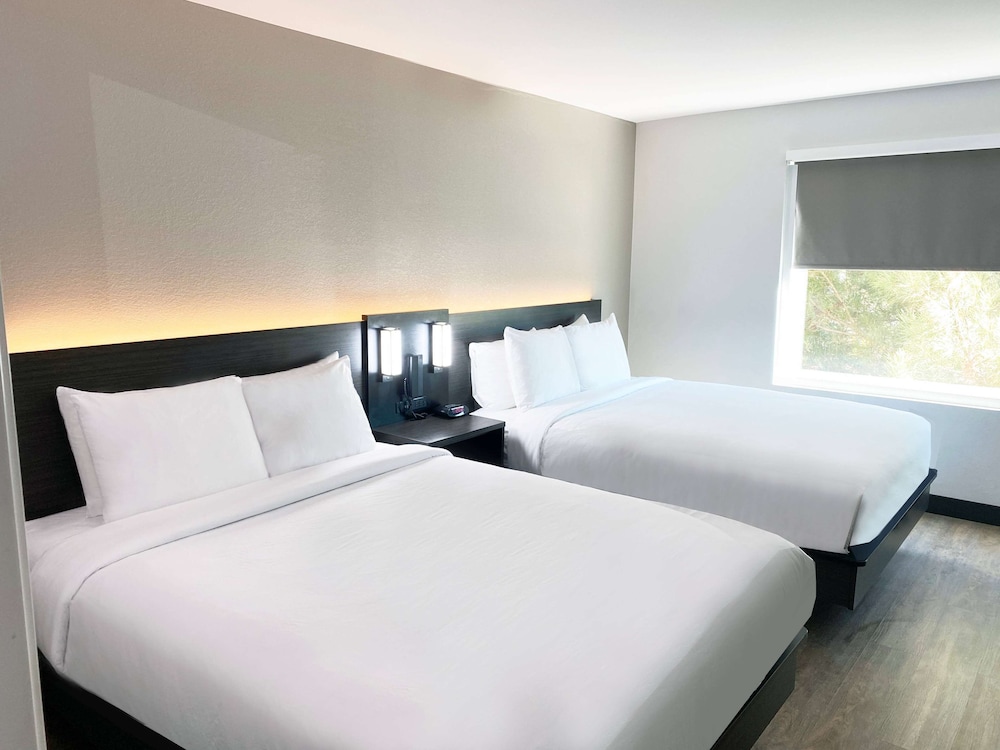 Hawthorn Extended Stay by Wyndham Hobbs 11/50