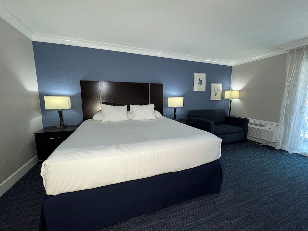 Pacific Inn 17/65