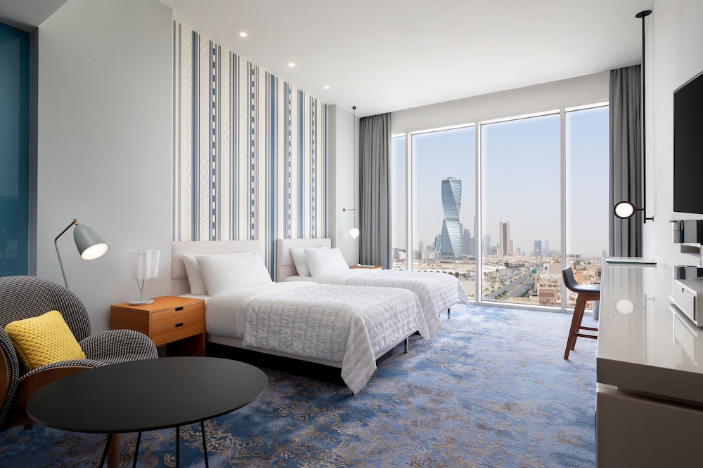 CLUB, TWIN BEDS