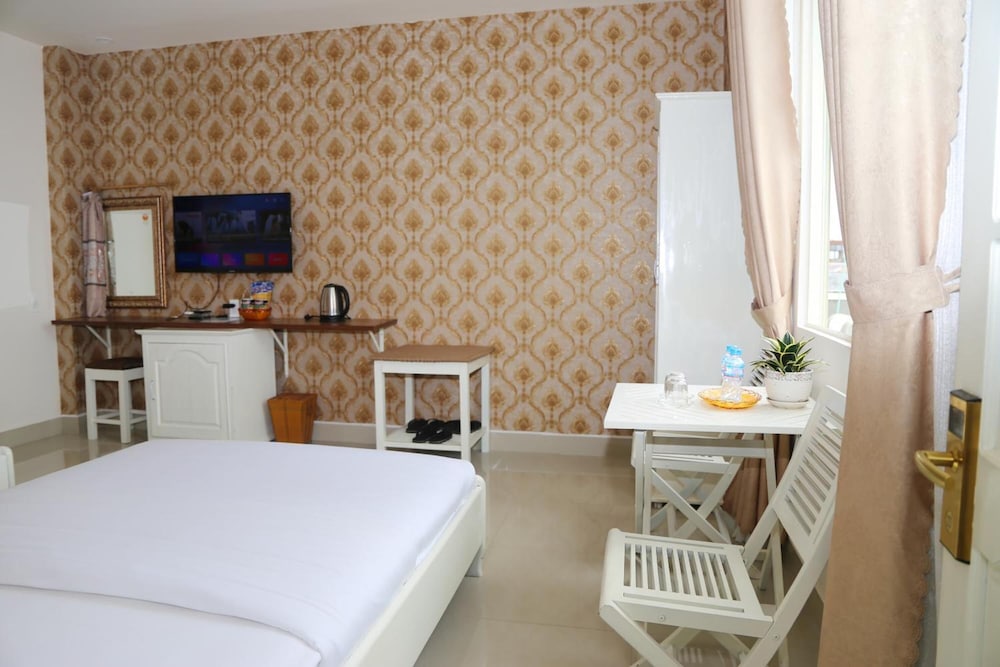 Royal Hotel 24/41