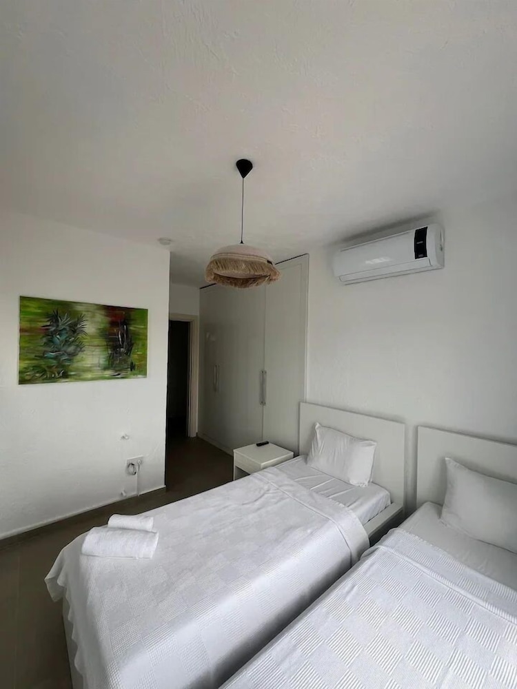 Ibak Sunny Houses 10/50