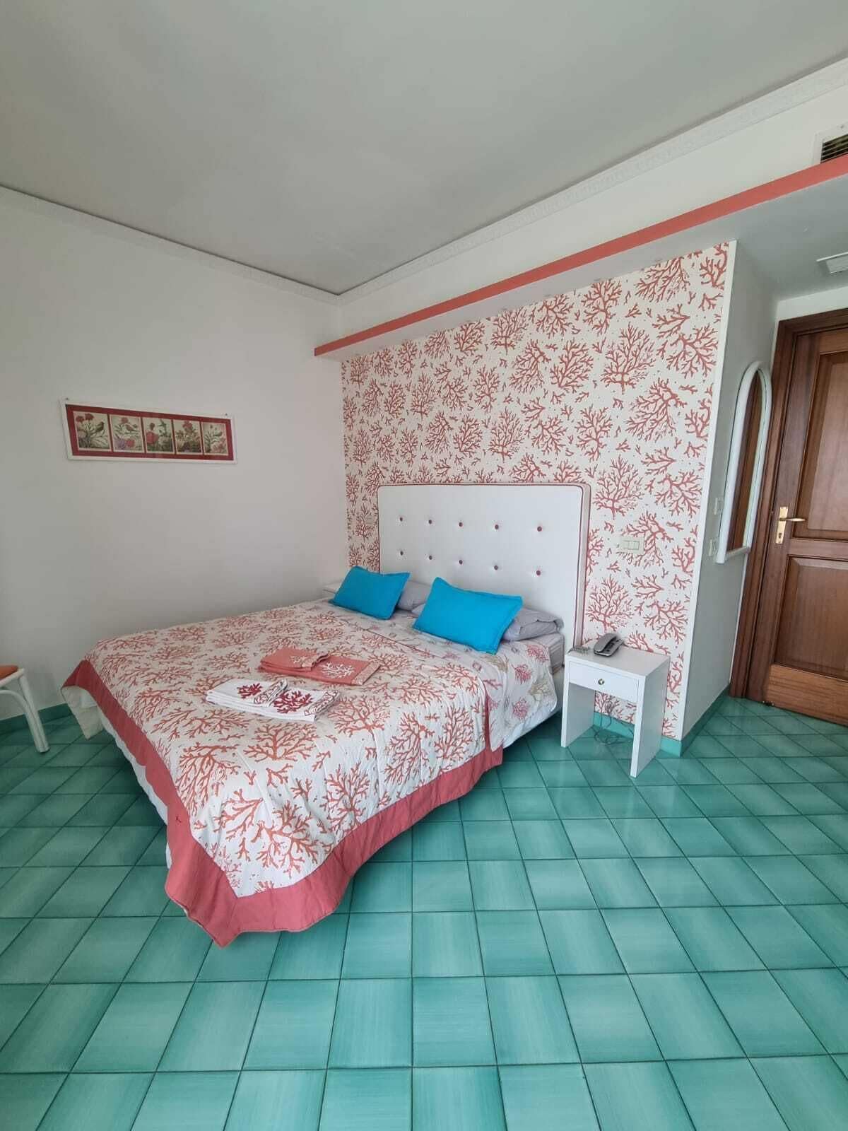 ROOM, DOUBLE BED, SEA VIEW