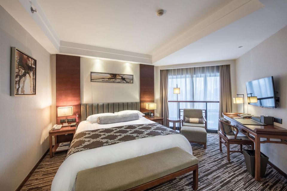 Business, Deluxe, Suite, Queen Bed, Main Building