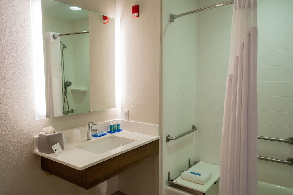 Holiday Inn Express Hotel Suites Muskogee 18/48