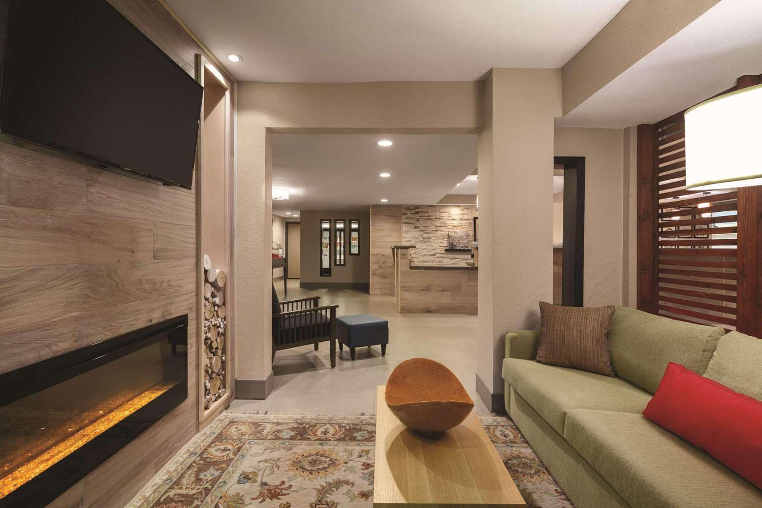 Country Inn and Suites By Radisson Bakersfield, CA 17/23