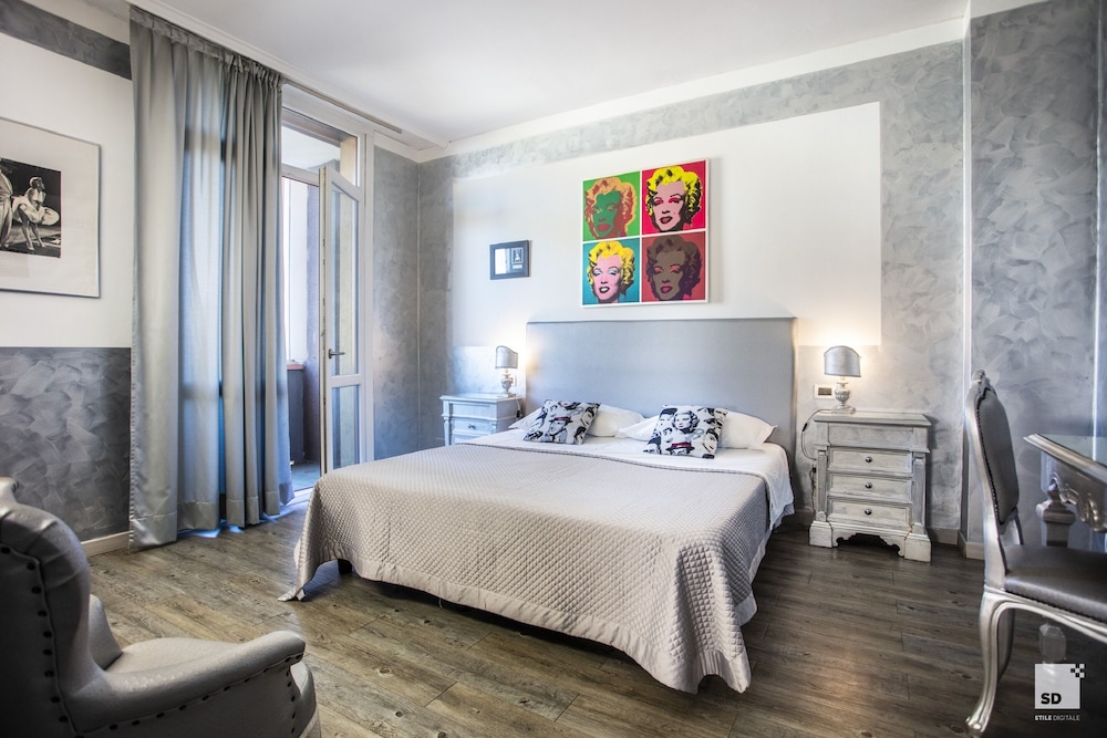 SUPERIOR, DOUBLE OR TWIN BED