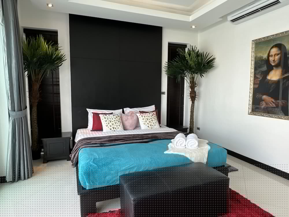 3 Bedrooms, Exclusive, Villa, 4 King Beds, Private Pool, Garden Area، Hollywood Jomtien Beach 2/3