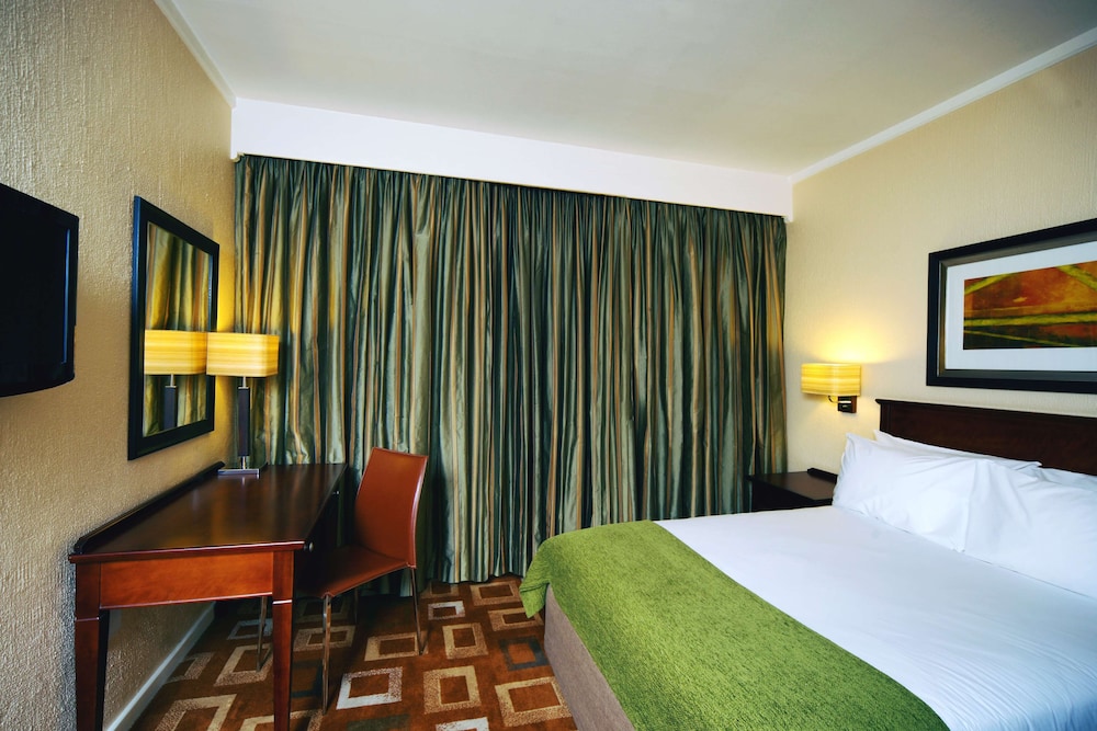 Garden Court Or Tambo International Airport 15/50