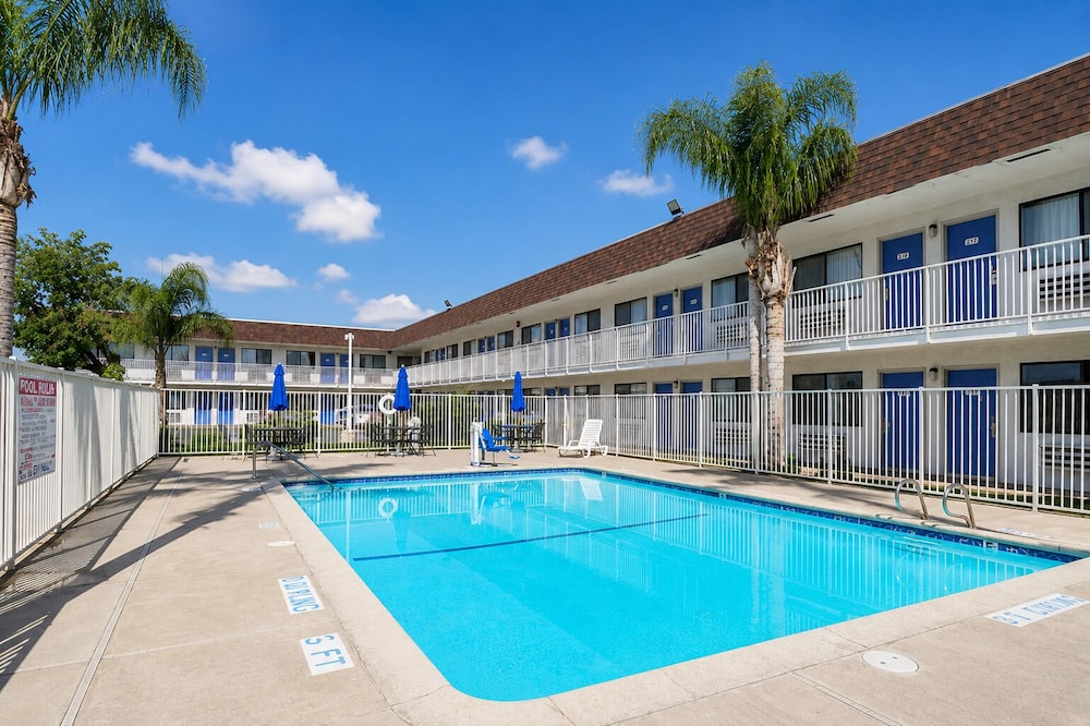 Motel6 Lost Hills, CA 7/46