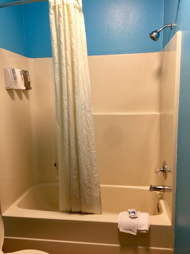 Knights Inn & Suites City Center Edinburg/McAllen 20/22