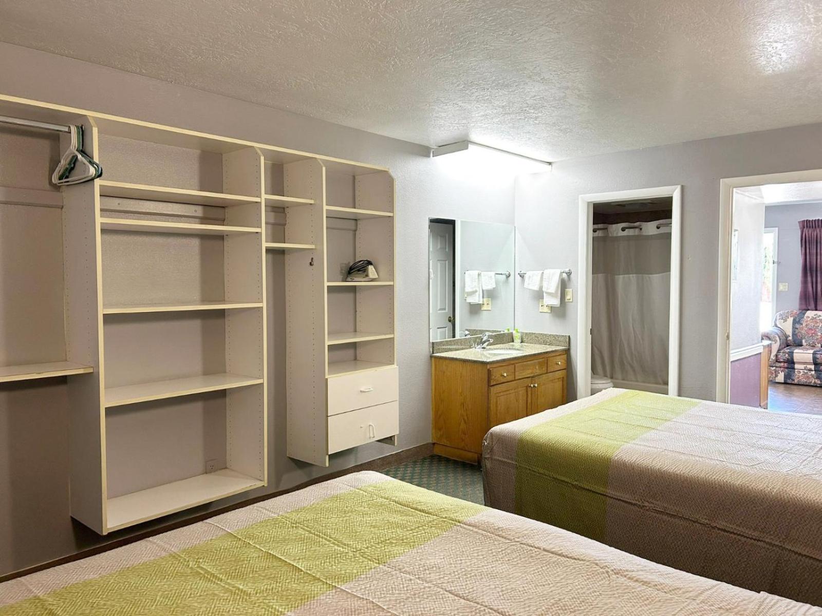 Suite, Queen Bed