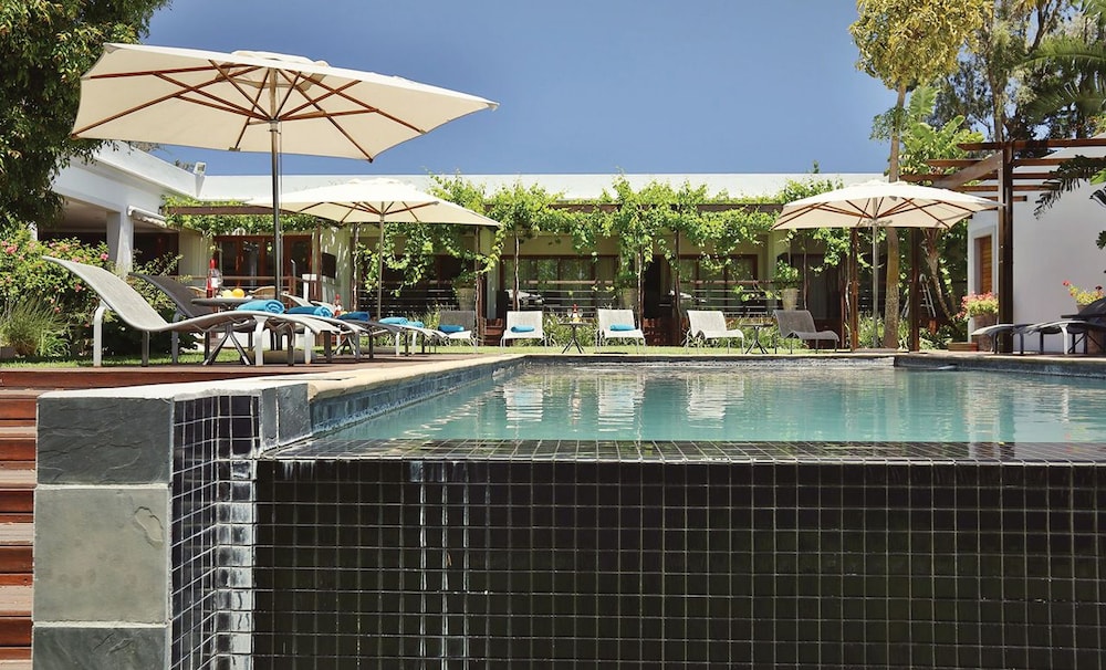L Avenir Country Lodge 3/25