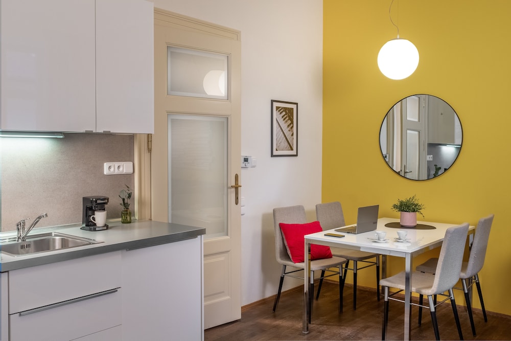 4 Arts Apartments by Adrez Living 36/52