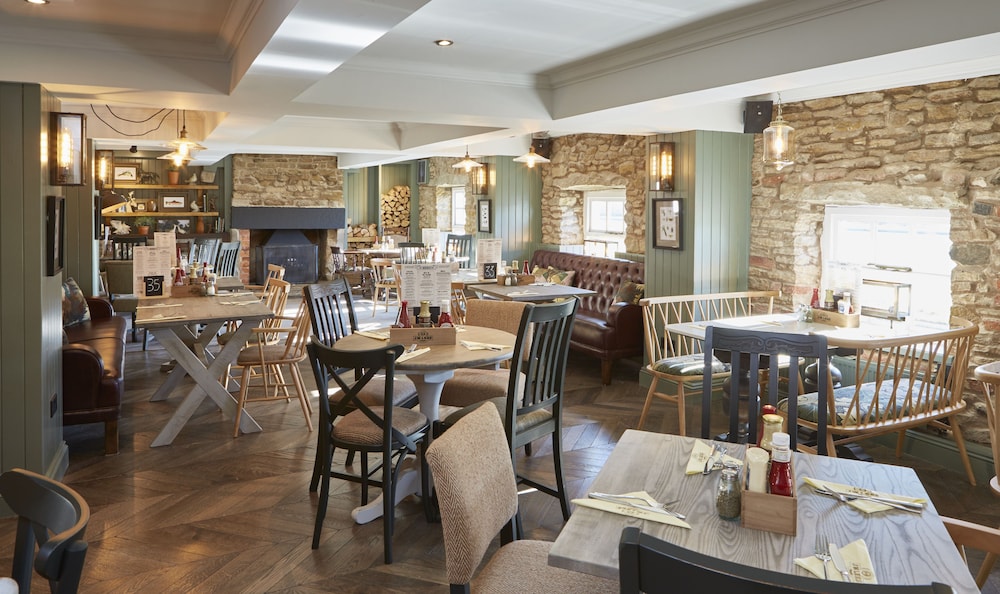The Bluebird Inn At Samlesbury (ex Premier Inn Blackburn North West) 20/27