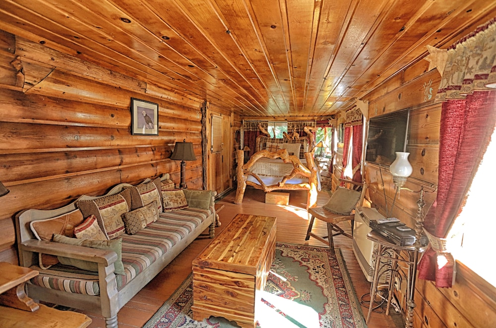 Gold Mountain Manor 32/48