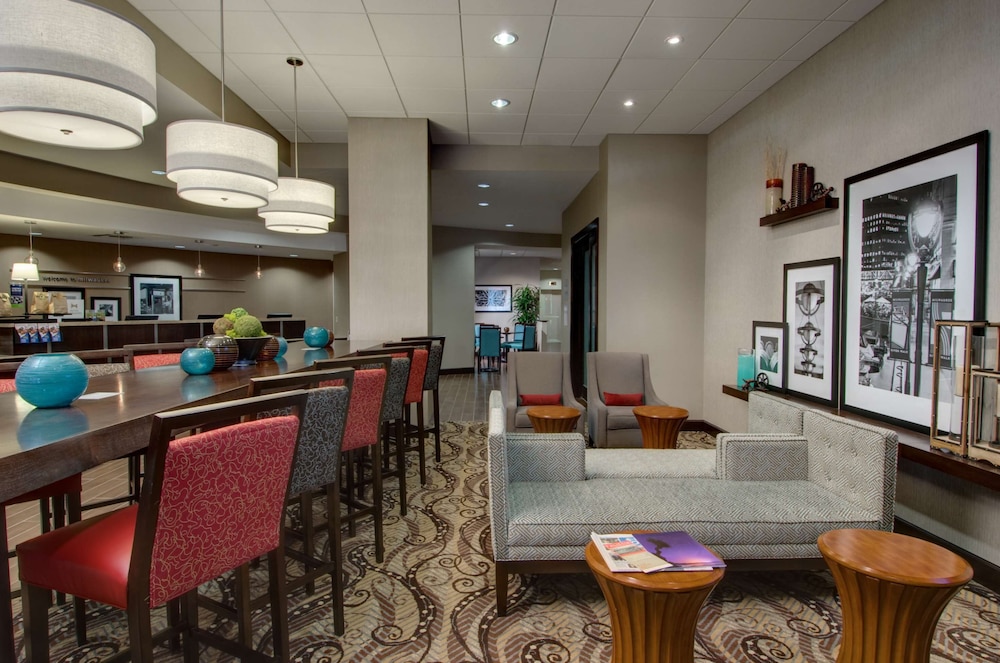 Hampton Inn and Suites Milwaukee Downtown 31/41