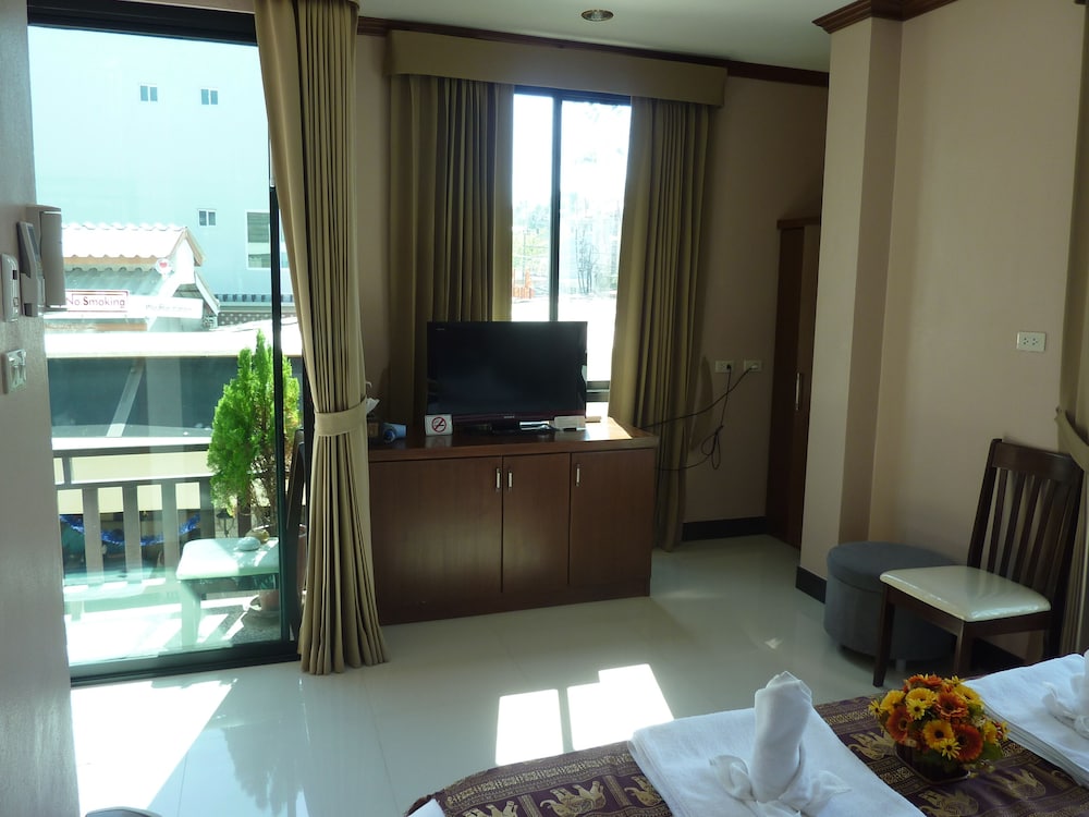 Kata Beachwalk Hotel And Bungalows 18/74