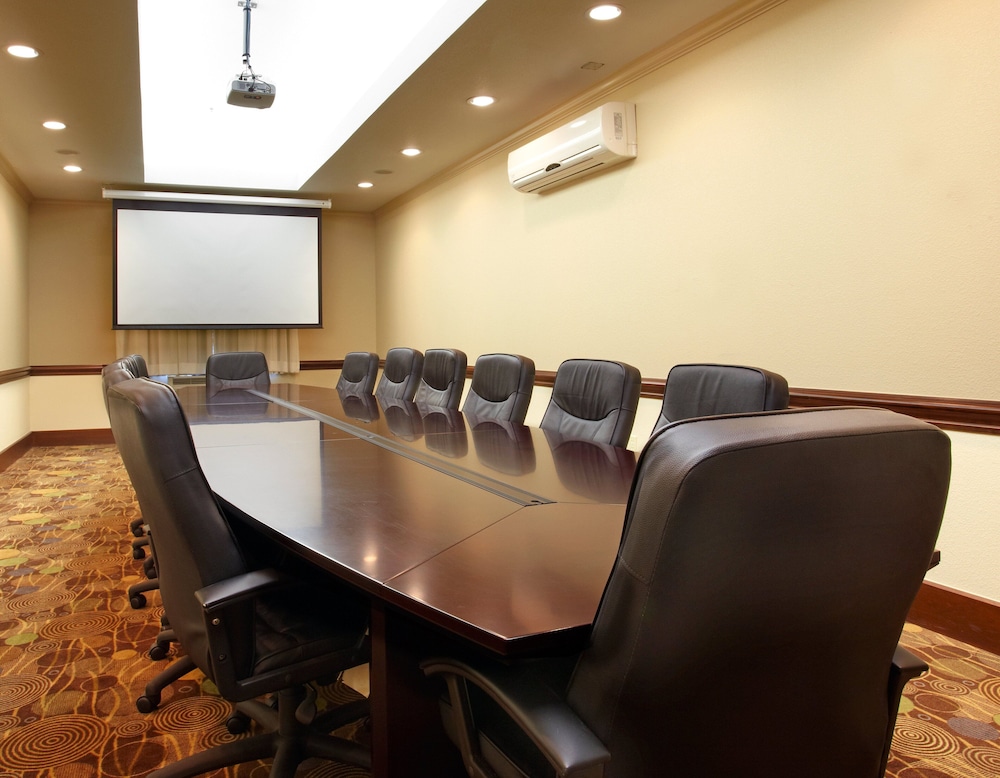 Holiday Inn Express Hotel Suites Deer Park 37/44