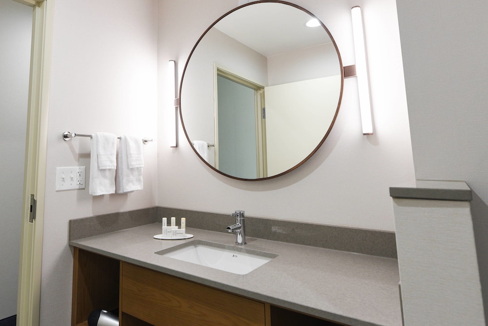 Fairfield Inn And Suites Ontario Rancho Cucamonga 19/49