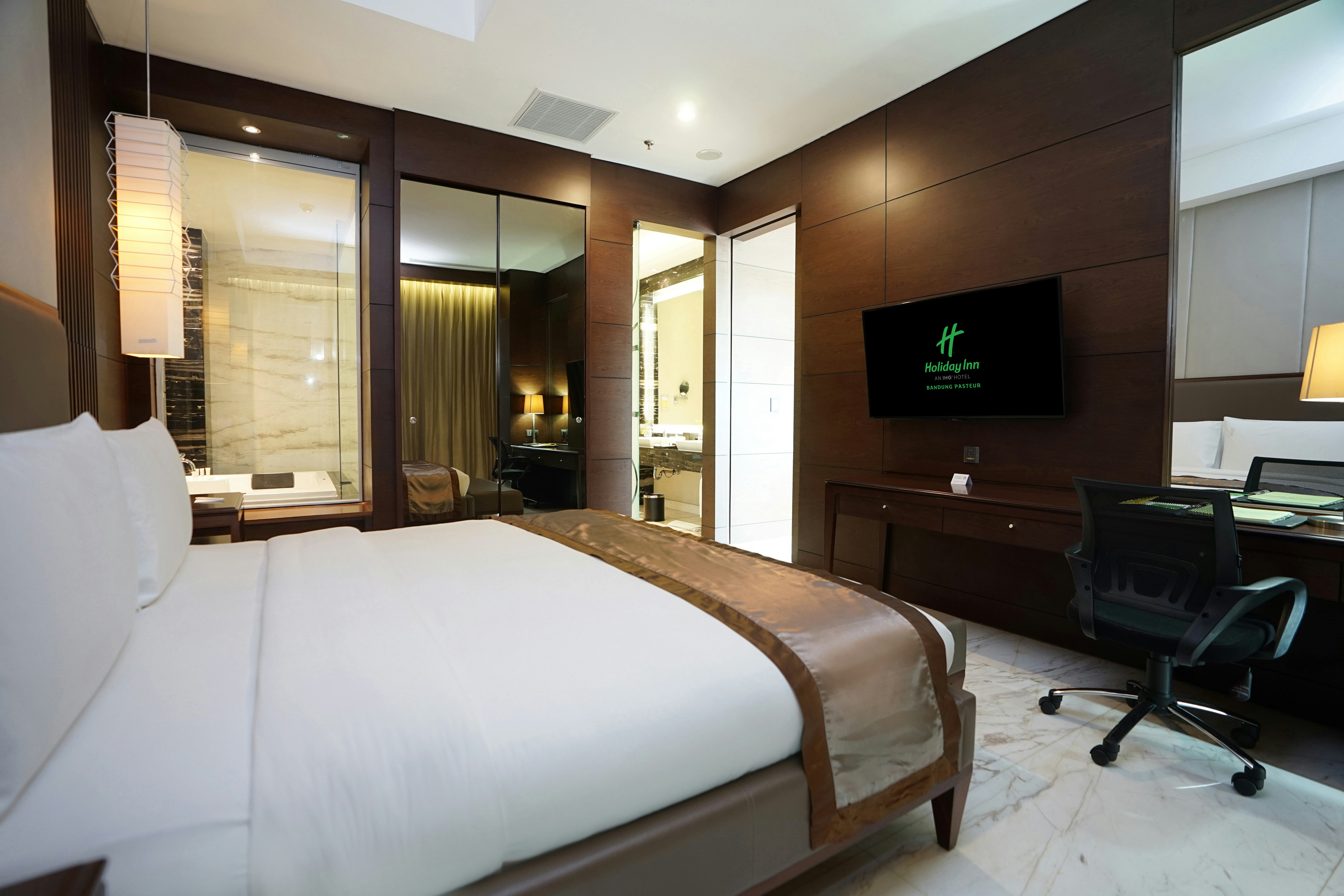 Holiday Inn Pasteur 19/50