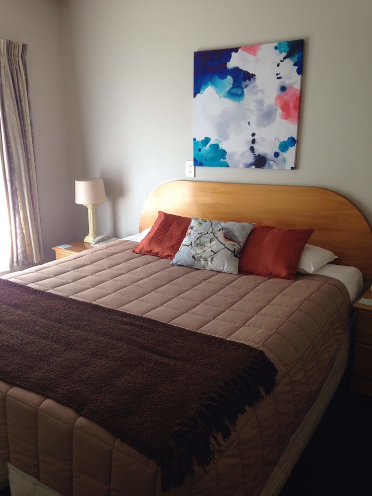 Bush Inn Court Motel 17/39