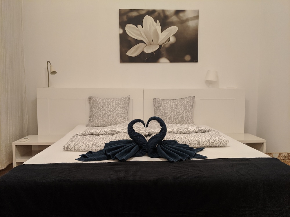 Avenue Hostel 3/50
