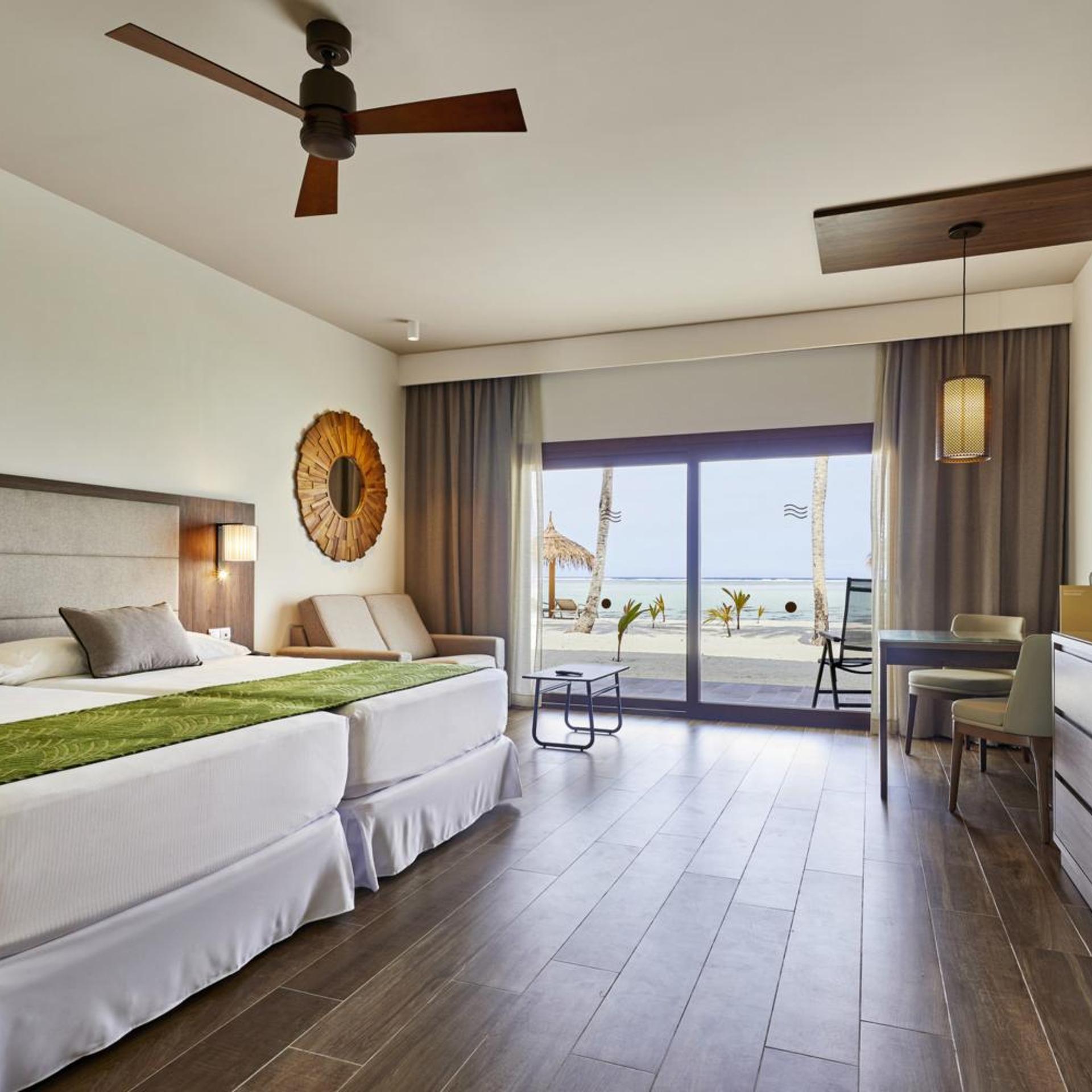 Beach Jr. Suite