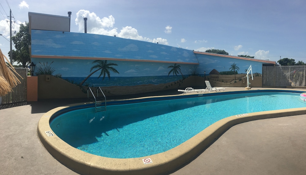 Super 8 By Wyndham Lantana West Palm Beach 6/34