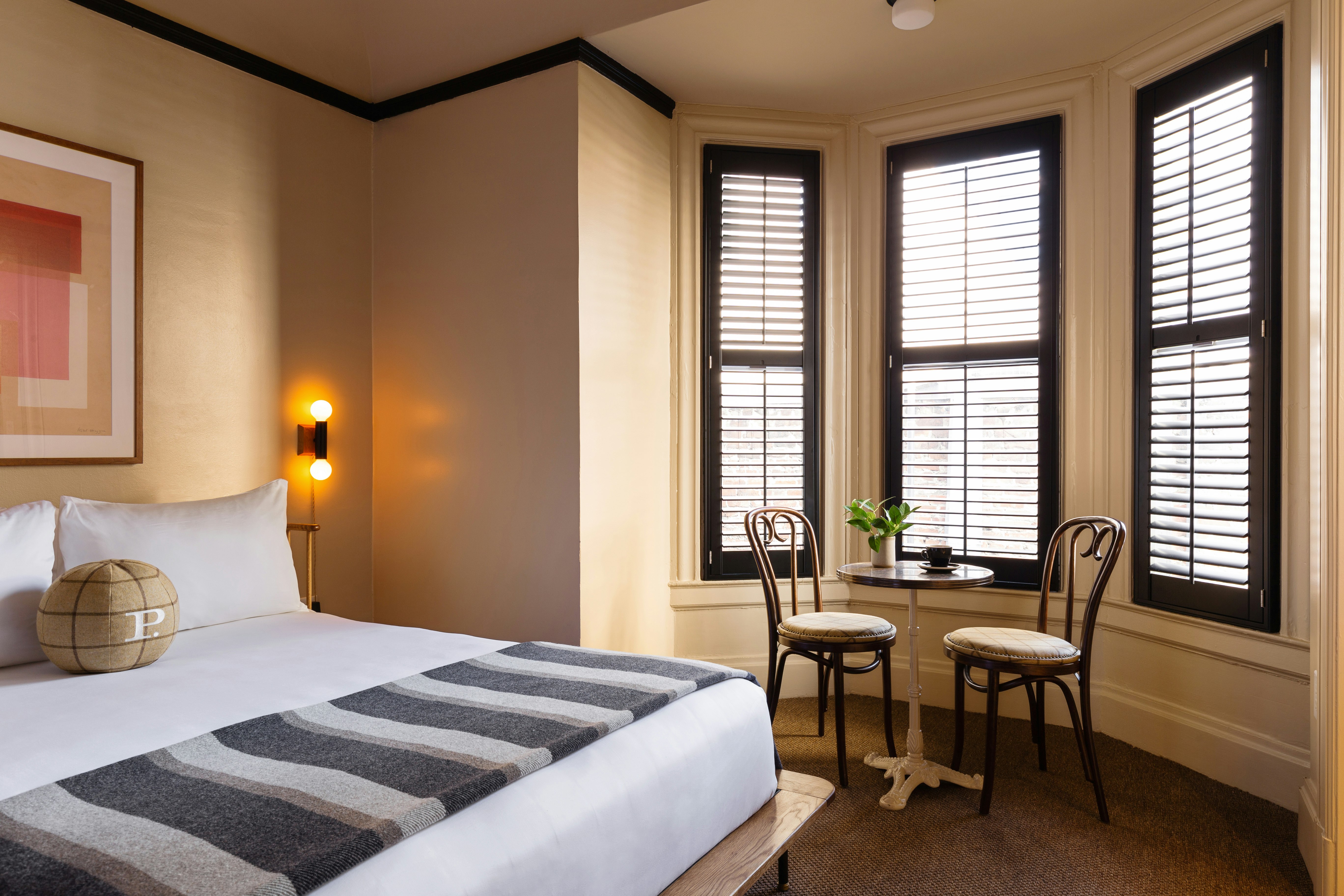 SUITE, KING BED