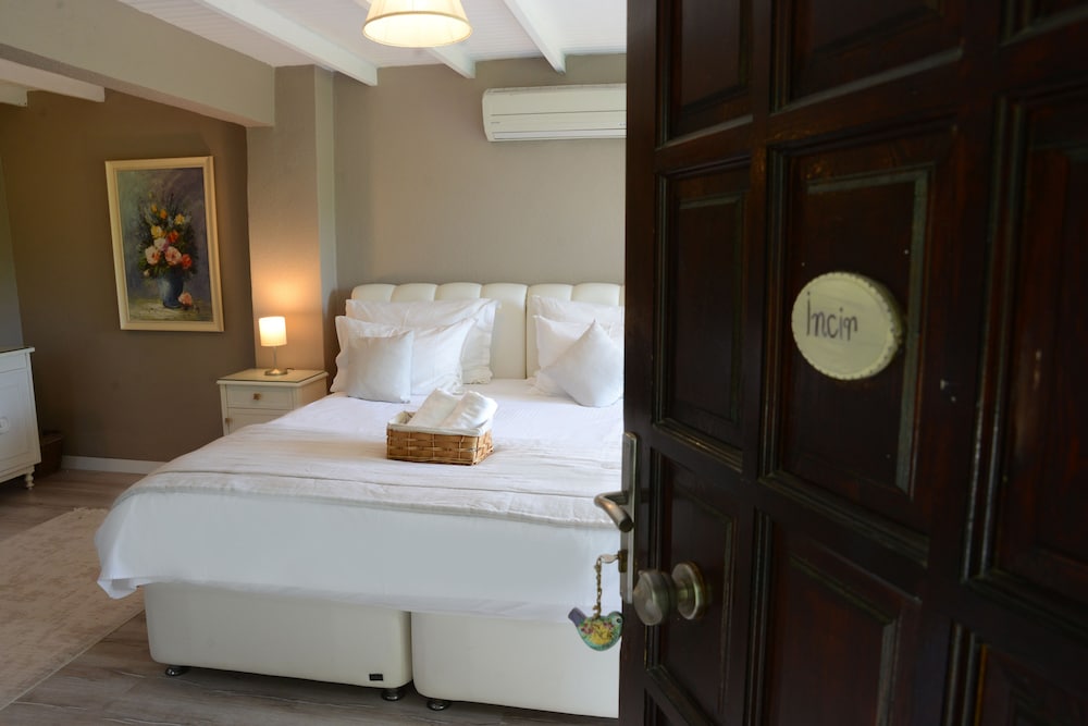 Beyaz Ev Agva - Adults Only 18/50